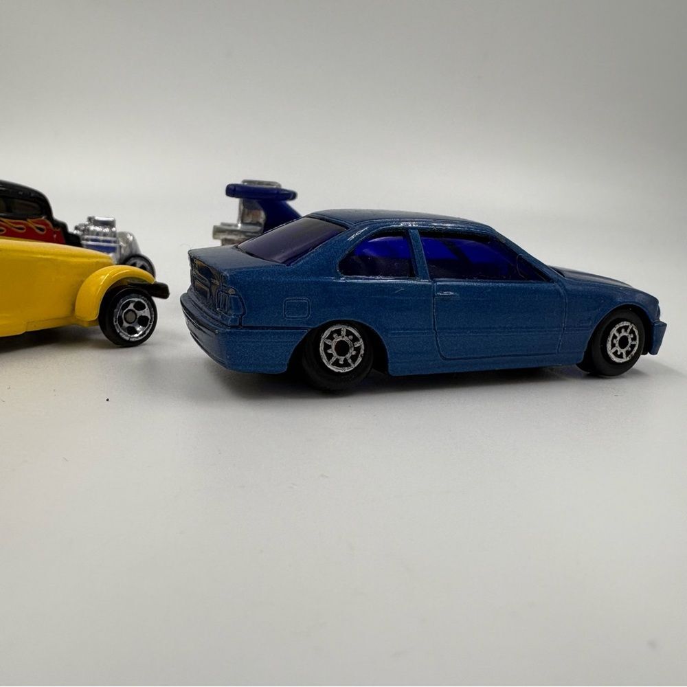 Vintage Maisto Ford, Plymouth, BMW and Mozkeeto Diecast Car Bundle - Picture 3 of 7